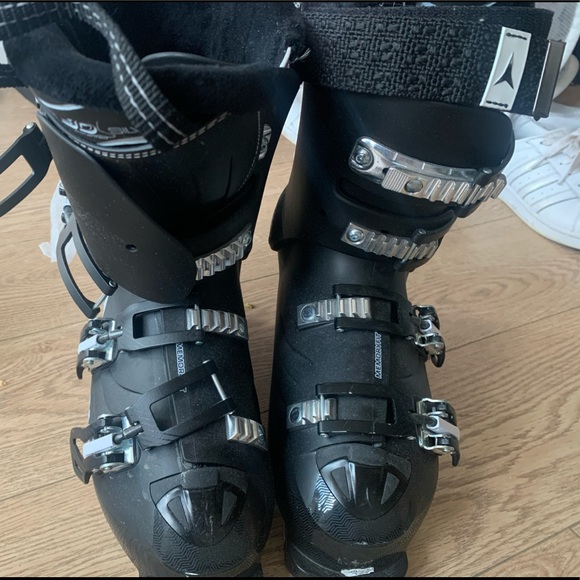 Winter Ski boots - Picture 1 of 9